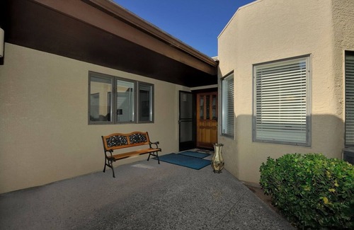Oak Creek House | Golfer's Paradise on 7th Tee-Fantastic MT. Views-1600 feet-Spacious Comfortable!