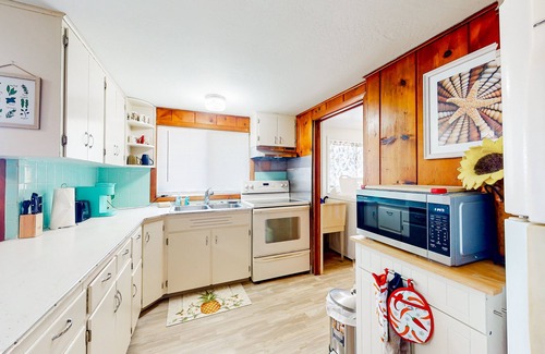 Coos Bay House | Golfers, Healthcare Heroes and Nature Lovers, Relax, and Unwind by the Coast
