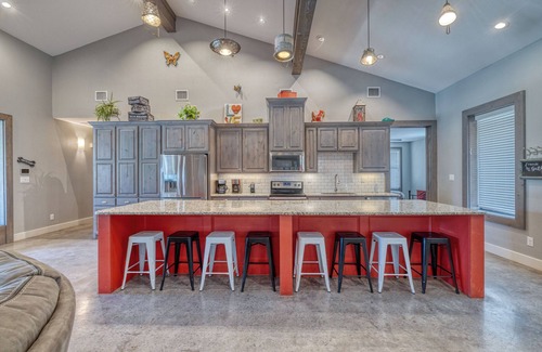 Sabinal House | Golfers paradise minutes away from the Frio River!