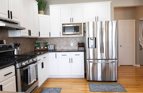 Omaha House | Golfside Oasis, Sleeps 22! Gym