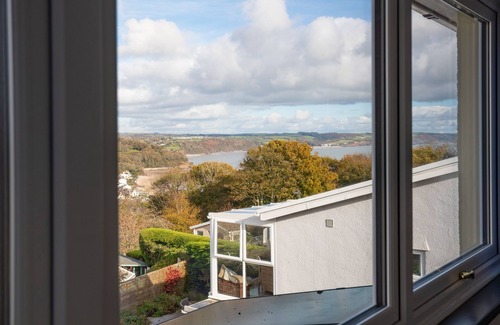 Saundersfoot Cottage | Golwg Y Môr - Sea View Cottage with Hot Tub