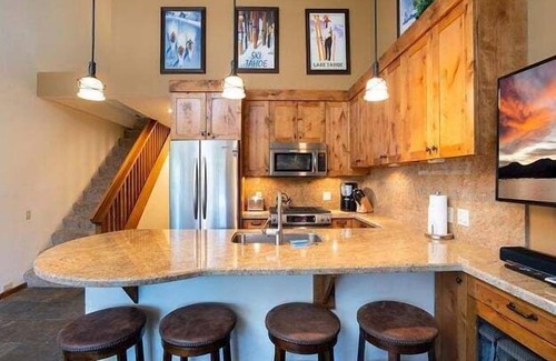 Truckee Condo | Gondola Lookout in Northstar