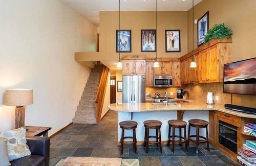 Truckee Condo | Gondola Lookout in Northstar
