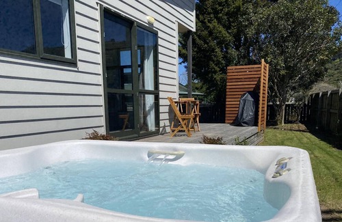 Selwyn Heights House | Gondola View Inn - 3 Bedroom, 1 Bathroom close to the attractions