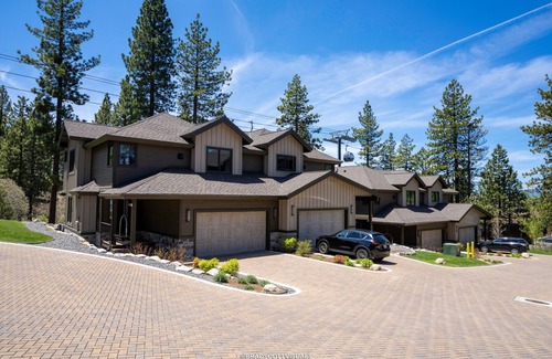 South Lake Tahoe Villa | Gondola Vista 4 Bedroom Villa w/EV Charger