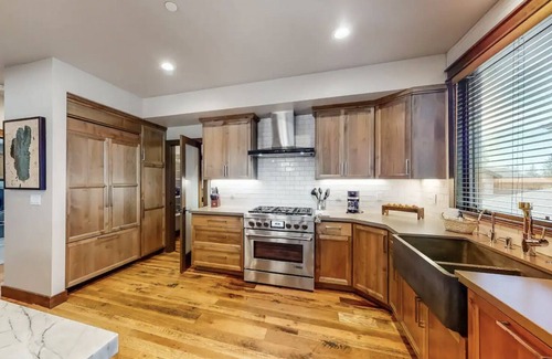 South Lake Tahoe Villa | Gondola Vista 5 Bedroom Villa