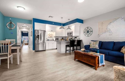 Hampton Condo | Gone Coastal | 1 Block to Beach & Boardwalk
