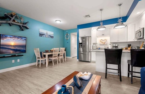 Hampton Condo | Gone Coastal | 1 Block to Beach & Boardwalk