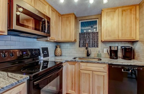 Fernandina Beach Condo | Gone Coastal: Beach Retreat with Pool & Tennis