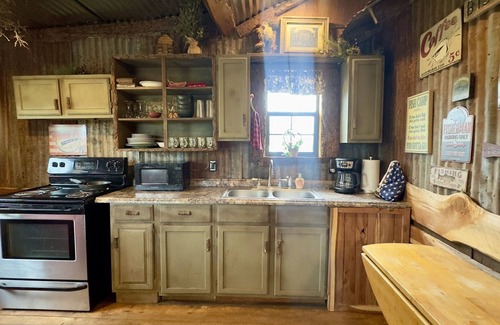 Voca Cabin | Gone Fishin' | Fun & Unique Cabin Close to Castell