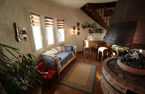 La Bastide-des-Jourdans Villa | Good equipment for this holiday home with heated pool in the Luberon