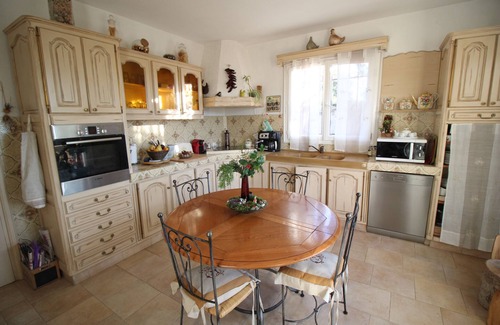 La Bastide-des-Jourdans Villa | Good equipment for this holiday home with heated pool in the Luberon