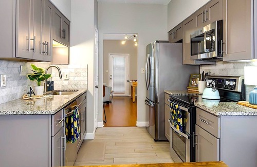 Town Center House | Good Karma Rentals- Newly Renovated! 2 BDR Kennesaw house, Close to KSU, Malls,