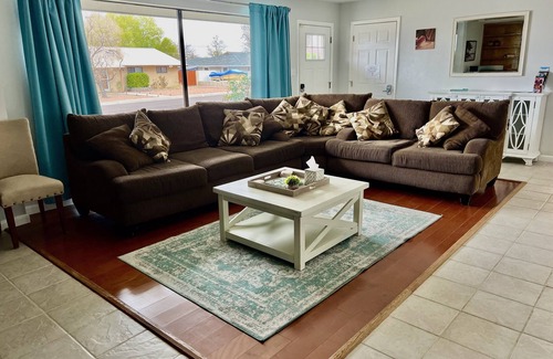 Page House | Good Life on Elm - 4 BR Home Near Lake Powell + Boat Parking