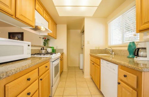 Oxnard Shores Hotel | Good-Value 3 Units w/Kitchen & Free Parking!