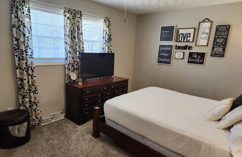 Crocker Apartment | Good Vibes - #4 - near Fort Leonard Wood