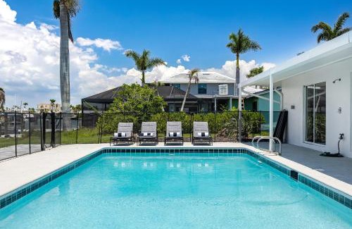 Siesta Isle House | Good Vibes and Tan Lines! Private Beach with Heated Pool - Villa Good Times, Fort Myers Beach