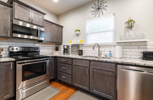 Chickasha House | Good Vibes Chickasha | Fiber | Dog Friendly | W/D