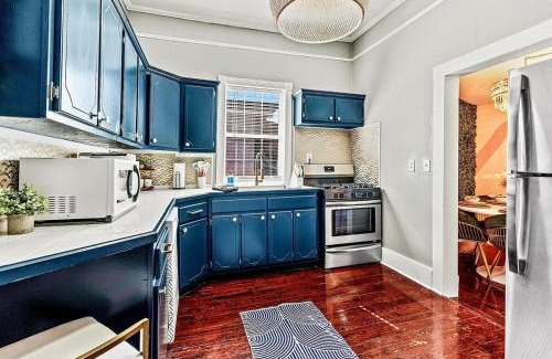 Downtown House | Good Vibes Downtown Cottage