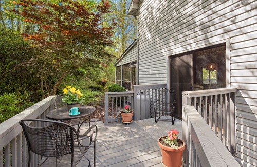 Stonecrest House | Good Vibes - Located in Rumbling Bald Resort, 3BR, 4.5BA, Air Hockey, Great Internet