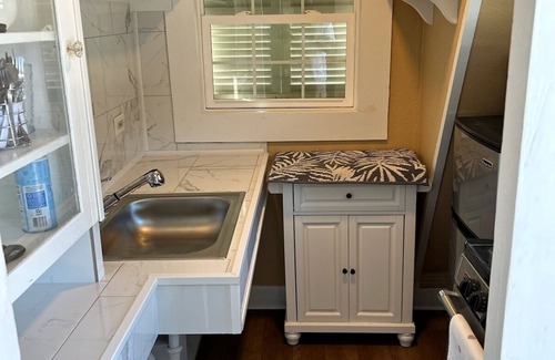 Aransas Pass Cottage | GOOD WINE IN A SMALL BOAT ,THEY SAID! PEACEFULL RETREAT!n