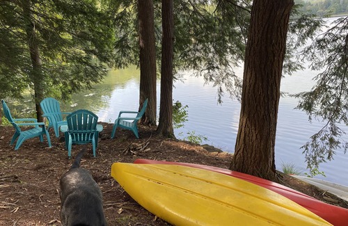 Milford House | Good year lake getaway! Hottub, on water, sleeps11! Oneonta Cooperstown Close!