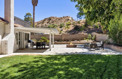 Canyon Country House | GOODE.HOMES Cozy 4 bedroom home w/Jacuzzzi