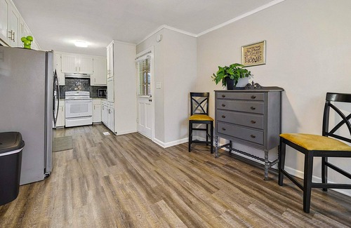 Mableton House | "GoodKarma Rentals"-Monticello Manor. Smyrna Mableton Renovated! Cozy! Clean! md