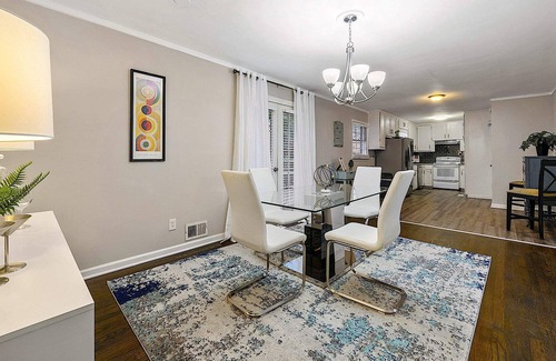 Mableton House | "GoodKarma Rentals"-Monticello Manor. Smyrna Mableton Renovated! Cozy! Clean! md
