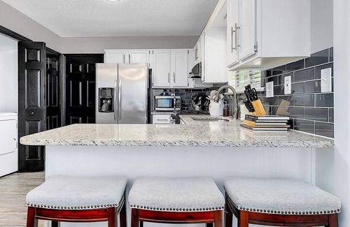 Town Center House | "GoodKarma Rentals"=Refreshed Kennesaw Serene Haven In A Peaceful Nhood, Next To