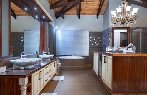 Marken Cabin | Goodwood Lodge