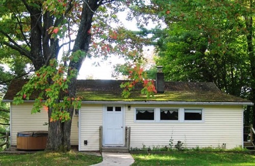 Maryland House | Goodyear Lake - docks and lake toys-kayaks, paddleboat water trampoline