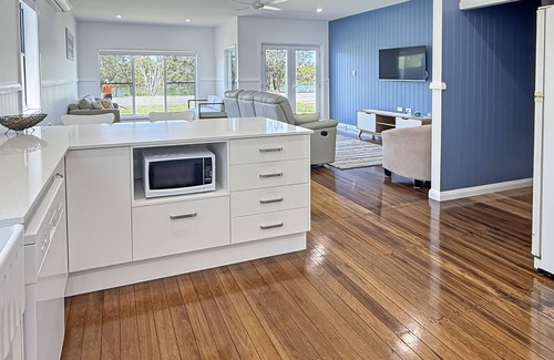 Dunbogan House | Googley's Cottage - Close to the beach