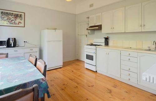 Warrnambool House | Goose Gully - Pet Friendly in Central Warrnambool