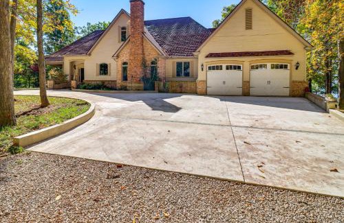 Jerome House | Goose Lake Home 13 Mi to Michigan Intl Speedway