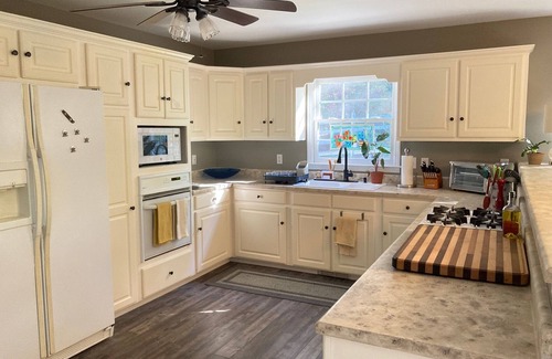 Franklin House | Gooseberry House- 3 Bd/2.5Ba just minutes from Standing Indian/Appalachian Trail