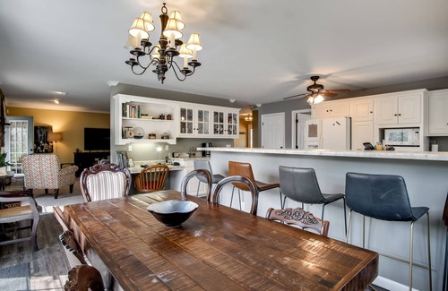 Franklin House | Gooseberry House- 3 Bd/2.5Ba just minutes from Standing Indian/Appalachian Trail