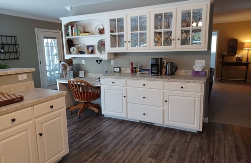 Franklin House | Gooseberry House- 3 Bd/2.5Ba just minutes from Standing Indian/Appalachian Trail