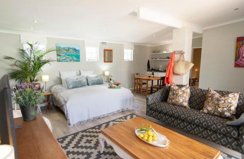 Hermanus City-Centre Apartment | Goozi Garden Cottage