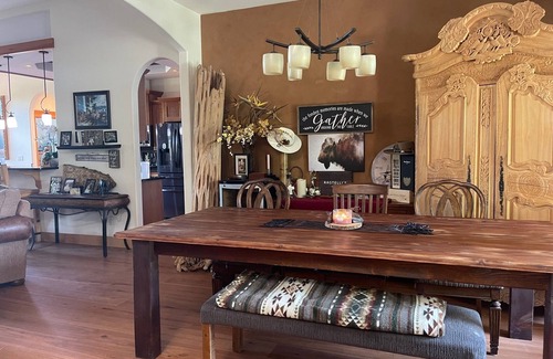 Hood River House | Gorge Getaway!.Custom Home w/Heated Pool/Hot tub/Sauna/Theatre room