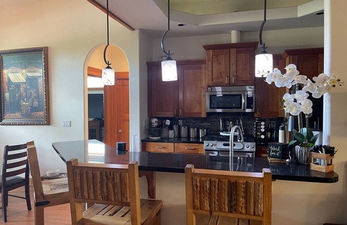 Hood River House | Gorge Getaway!.Custom Home w/Heated Pool/Hot tub/Sauna/Theatre room