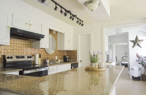 Montgomery House | Gorgeous 10 Acre Farmhouse + Lake Conroe Area + Private Pond