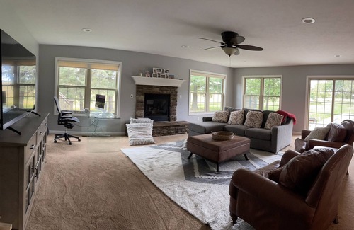 Urbana Other | Gorgeous 10 acre farmhouse retreat-complete with outdoor entertainment space