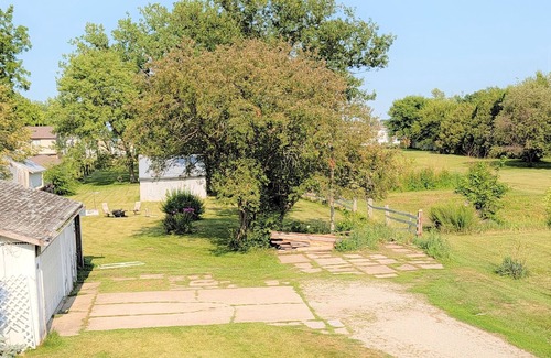 Grinnell House | Gorgeous 1908 Estate on 1 acre of land. 6 blocks from Grinnell College.
