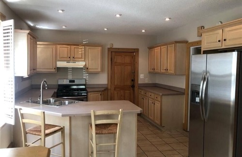 West New Haven House | Gorgeous 1st Floor Westville Apartment