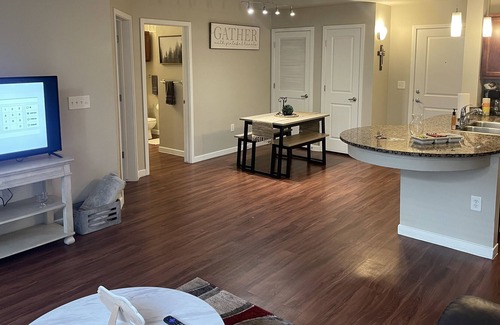 Southeast Apartment | GORGEOUS 2 BED 2 BATH MINUTES FROM DOWNTOWN