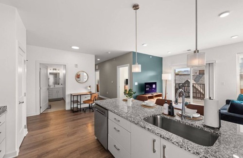 Hough Apartment | Gorgeous 2 Bed/2 Bath | CLE Clinic | Balcony
