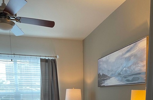Swampscott Condo | Gorgeous 2 Bed apartment w/ clean & modern Decor.