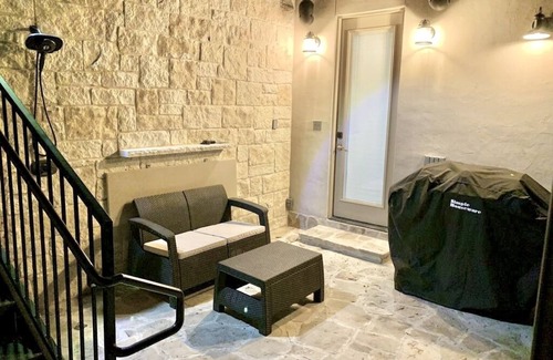 Gruene House | Gorgeous 2 bedroom Casita on the Guadalupe River walking distance from Gruene.