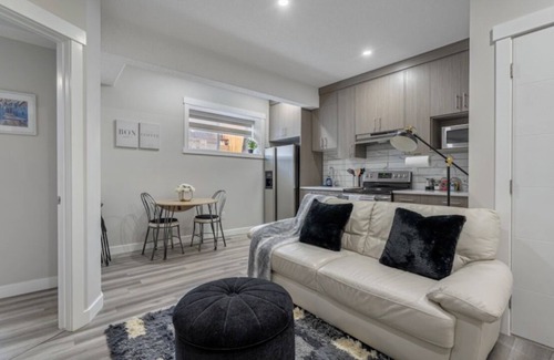 Symons Valley House | Gorgeous 2 Bedroom 1 Bathroom Guest Suite